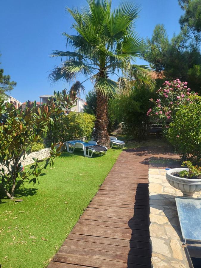 Villa Garden Vir Esterno foto